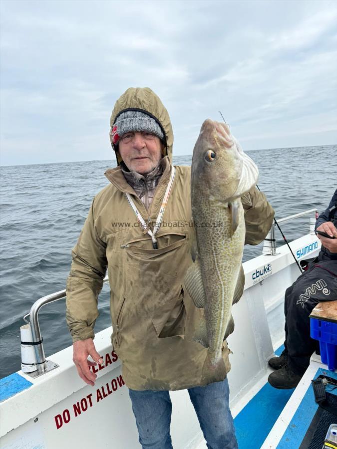 7 lb 5 oz Cod by Les.